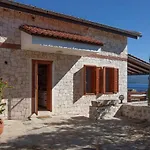 Escalade Iii Villa *