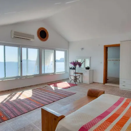 Escalade Iii Villa
